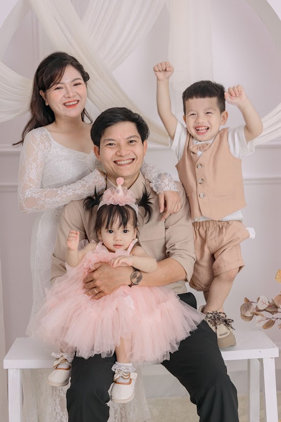 Chụp Ảnh Bé Và Gia Đình Tại Thủ Đức – Ghi Dấu Yêu Thương Tại Tiệm Ảnh Má Lúm